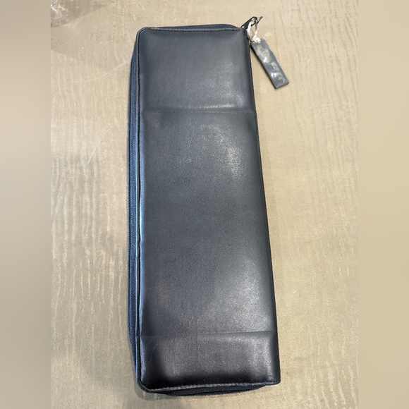 Nicole Miller travel tie case with Golf tee design. - Picture 3 of 3